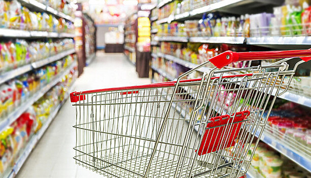 Рыба с червями и полый арбуз. В сети гипермаркетов «Глобус» нашли продукты с душком
