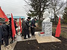 Жители деревни Пуял установили бюст Ленину