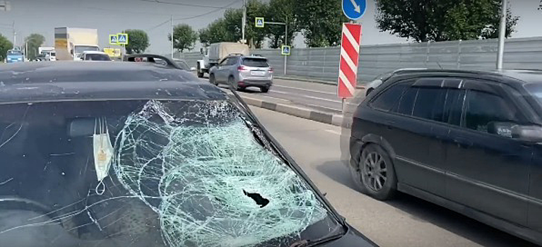 В Красноярске под колёсами авто погиб пенсионер