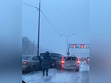 Около 16 машин попали в цепь ДТП на трассе Ленобласти