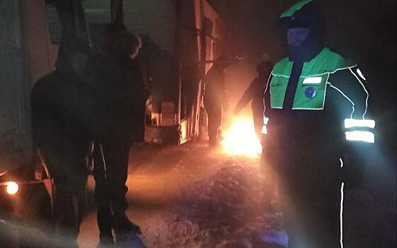 В Рязанской области сотрудники Госавтоинспекции оказали помощь водителям и пассажирам сломавшегося в пути автобуса