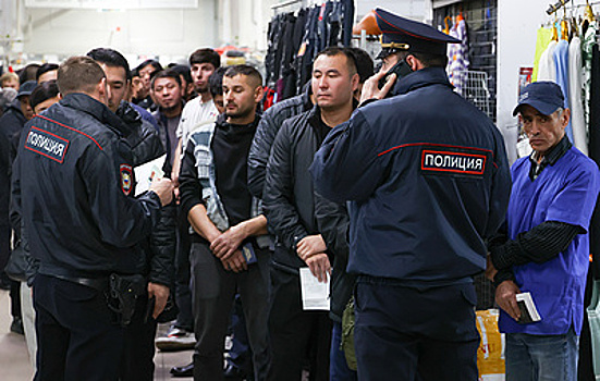 Из РФ выдворили более 2 тыс. мигрантов в рамках второго этапа операции "Нелегал"