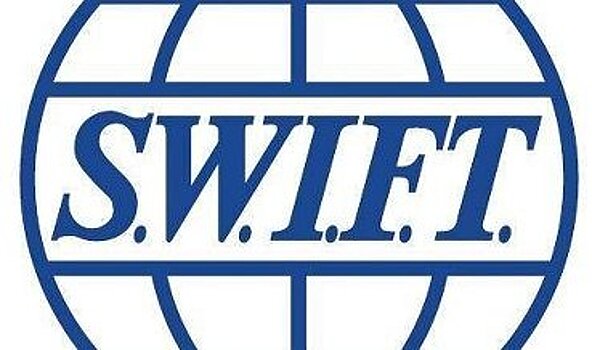 Эксперт назвал тяжелые последствия отключения России от SWIFT