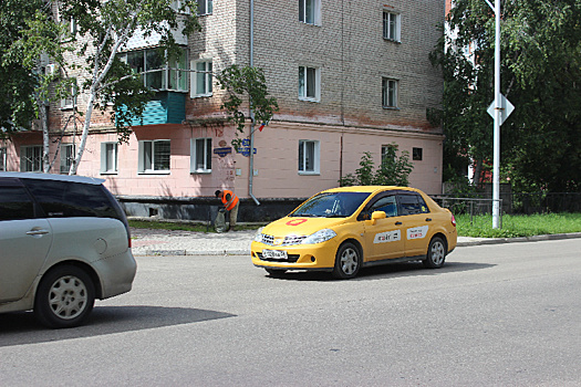 «Подрезают и хамят»: таксистка из Благовещенска рассказала о негативе со стороны водителей