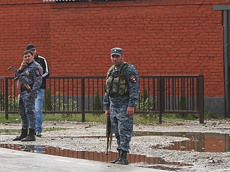 В чеченском селе задерживают родственников подозреваемого в убийстве начальника отдела полиции