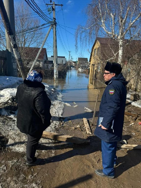 Паводковая ситуация в поселке Берды на контроле у оренбургской прокуратуры