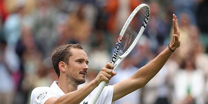 Матч Медведева в третьем круге Уимблдона перенесли на субботу из‑за дождя