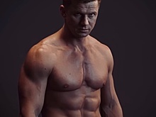 Актер из Костромы показал кубики пресса в свое 40-летие