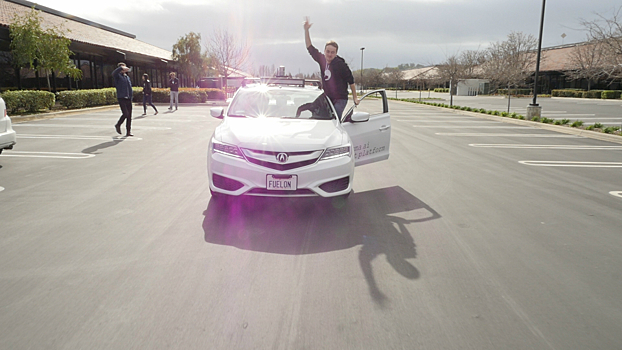 Взломщик iPhone создаст беспилотник со старшим инженером Tesla