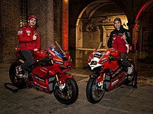 Ducati представила два чемпионских супербайка Panigale V4