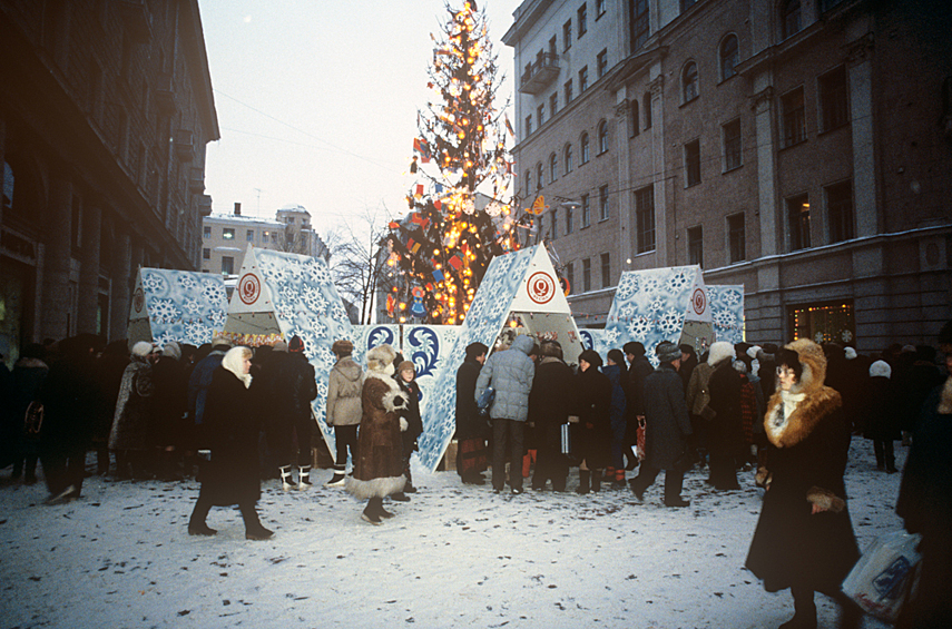 Новогодняя ярмарка на улице Арбат в Москве, 1986 год