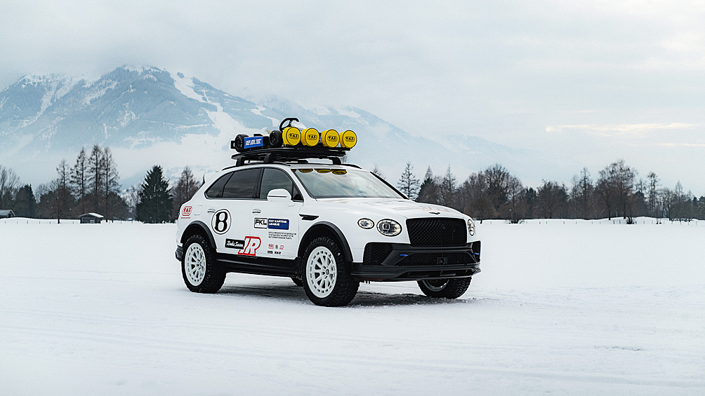 Для фестиваля ледовых гонок F.A.T. Ice Race компания Bentley подготовила кроссовер Bentayga X в раллийном стиле. Белый кузов сочетается с чёрным обвесом и 22-дюймовыми раллийными дисками Brixton, а на крыше установлен экспедиционный багажник с дополнительными световыми модулями.  Технически новинка повторяет 650-сильный Bentley Bentayga Speed, но с доработанной подвеской. Дорожный просвет увеличен на 55 мм, колея расширена на 120 мм, а колёса получили внедорожные покрышки. Машина дебютировала в статусе концепт-кара, но не исключено появление и мелкосерийного Bentley Bentayga с подобными доработками.