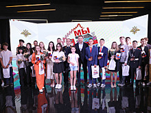 В преддверии Дня России Кирилл Адзинов вручил юным россиянам первые паспорта