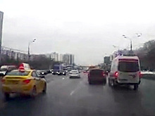 Водитель подрезанной скорой помощи рассказал о ежедневном хамстве таксистов