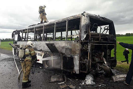 В Тюменской области полностью сгорел пассажирский автобус "Тюмень-Курган"