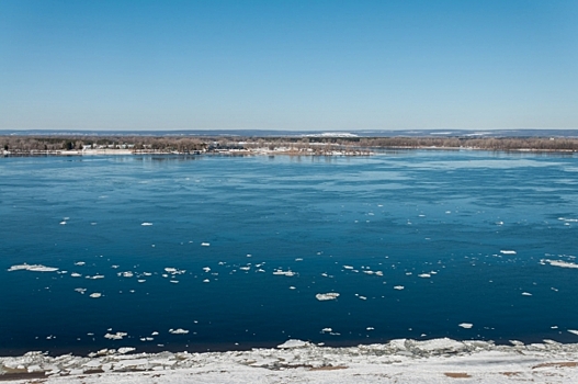 Три человека погибли при опрокидывании лодки в Ленинградской области