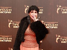 Дочь Лолиты исполнила песню Елены Ваенги во время педикюра