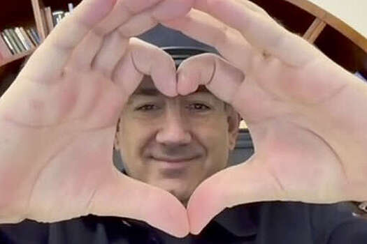 Пашинян снял видео под песню Чеботиной и показал сердечко