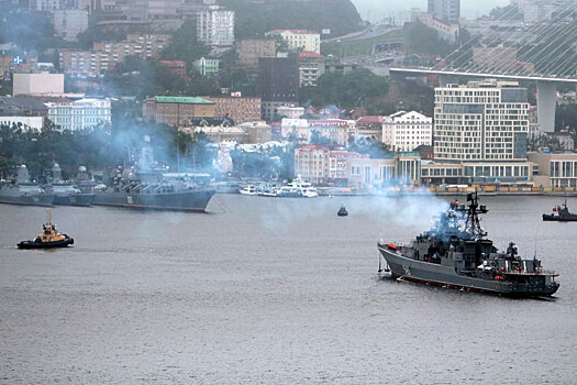 Во Владивостоке торжественно встретили боевые корабли ТОФ, принимавшие участие в крупномасштабном учении в Тихом океане