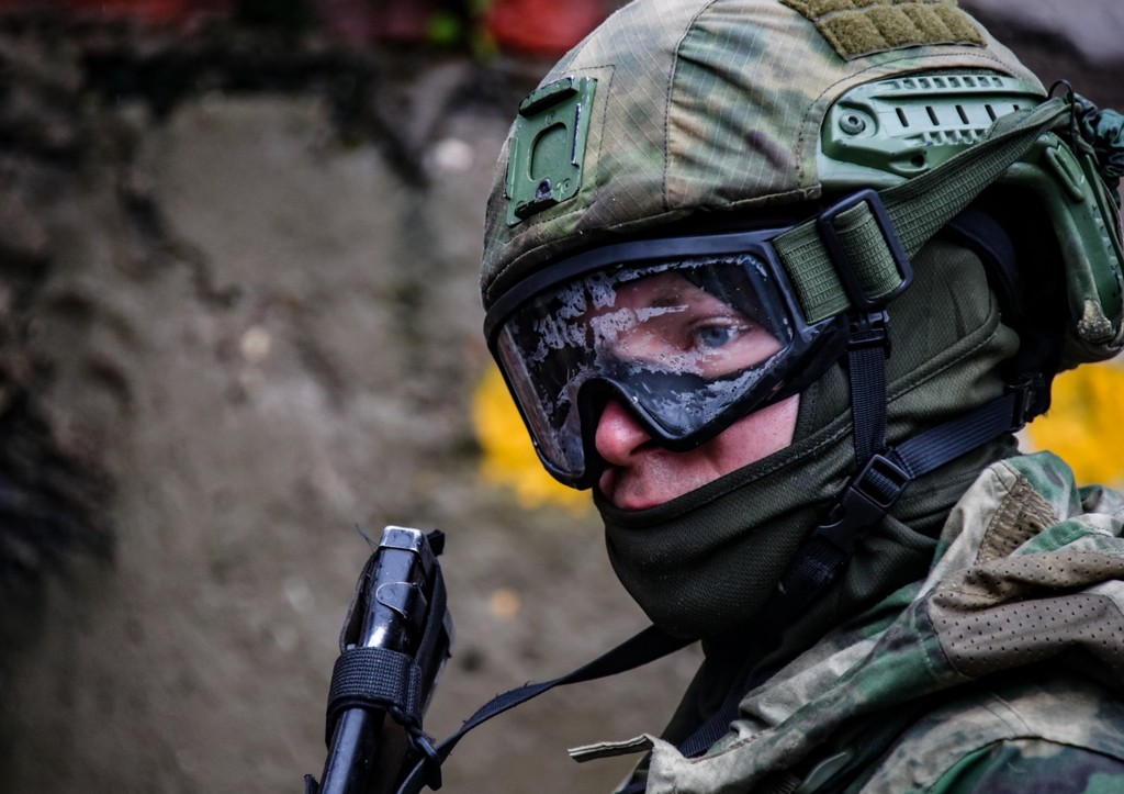 «По нам работали танки»: офицер ВС РФ рассказал о 28 днях в окружении ВСУ