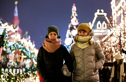 Европа не хочет, а Китай не может. Все больше туристов в Москве — из России