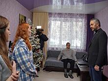 Депутат Госдумы от Курской области подарил ветерану СВО новый телевизор