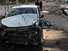 В Омске водитель автомобиля такси снес пешеходов на светофоре