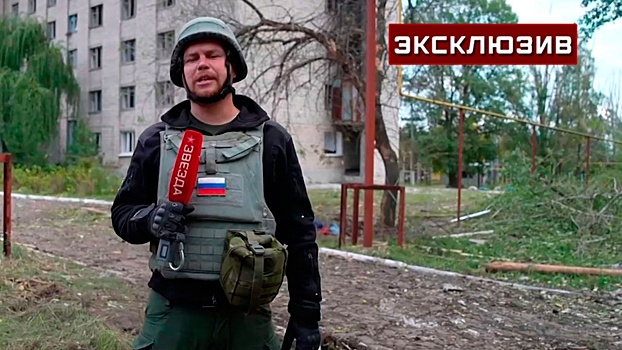 Глубокие воронки: корреспондент показал разрушения после обстрела Стаханова в ЛНР украинскими HIMARS