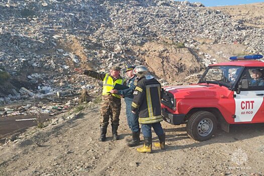 В Верхней Пышме пожарные ликвидируют тление на полигоне ТБО