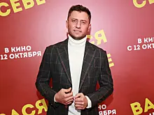 Букет персиковых роз: Павел Прилучный показал, как отмечает запрет на въезд в Латвию