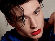 Эзра Миллер стал лицом косметического бренда Urban Decay