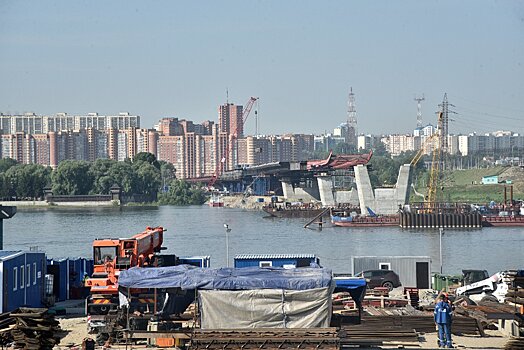 В Новосибирске начали сооружать стойки пилона четвертого моста