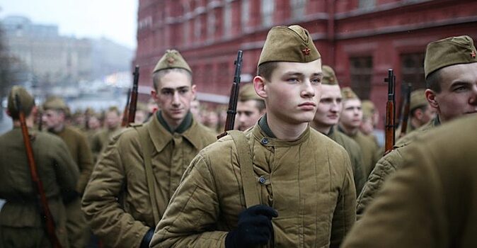 Почему наши солдаты во время войны носили пилотки, ведь голова была не защищена