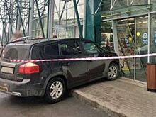 Автомобиль въехал в супермаркет на Камышовой улице
