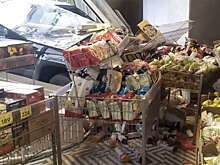 Mash: Toyota Land Cruiser въехал в супермаркет в подмосковной деревне