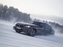 Видео: секретные электромобили BMW в управляемом заносе на снегу