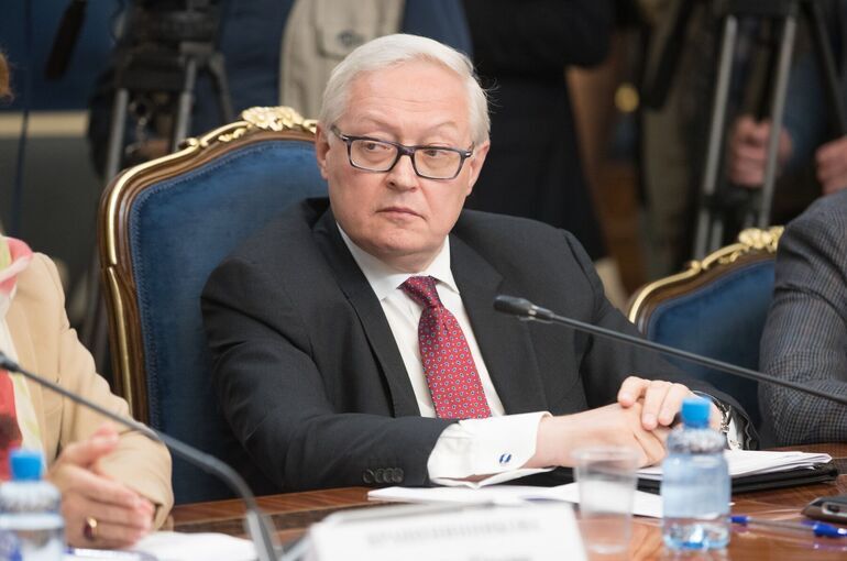 МИД: Россия обсуждает с США вопросы, связанные с Кубой