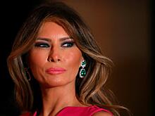 Жакет Меланьи Трамп привлек внимание журналистов