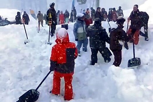 Все канатные дороги и трассы на "Эльбрусе" закрыли из-за лавинной опасности