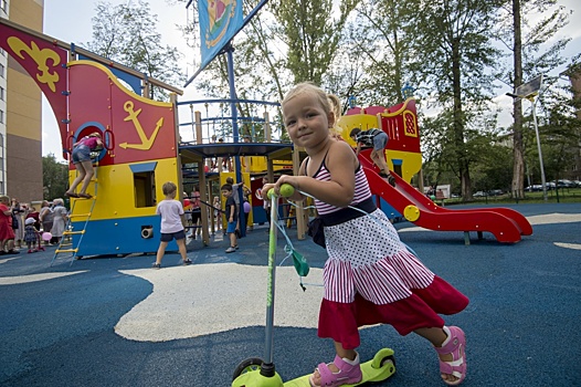 Асфальтовое и резиновое покрытия поменяют на детских площадках Мещанского района