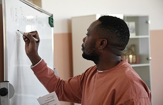 «Приезжают пачками»: Работники из Африки заменили мигрантов из Средней Азии