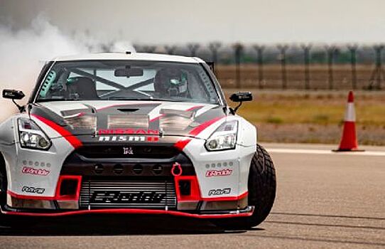 Легендарный Nissan GT-R Nismo воссоздали из Lego