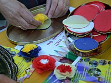 Цветы из фоамирана: мастер-класс провела специалист Центра соцобслуживания «Орехово»