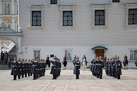 Первая в этом году церемония развода караулов пройдет на площади у Кремля