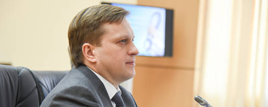 Главу Минздрава Алтая вылечили от коронавируса, он вышел на работу