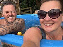 Daily Mail: британка получила ожоги, встав около костра во время сильного ветра