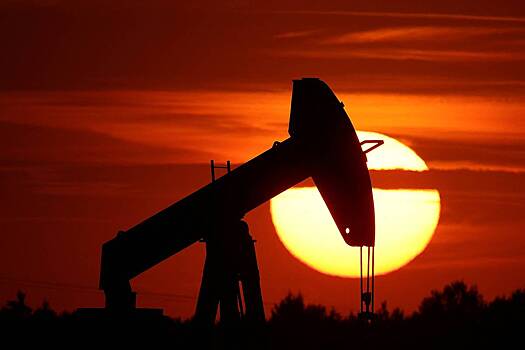 Мировые цены на нефть начали снижаться
