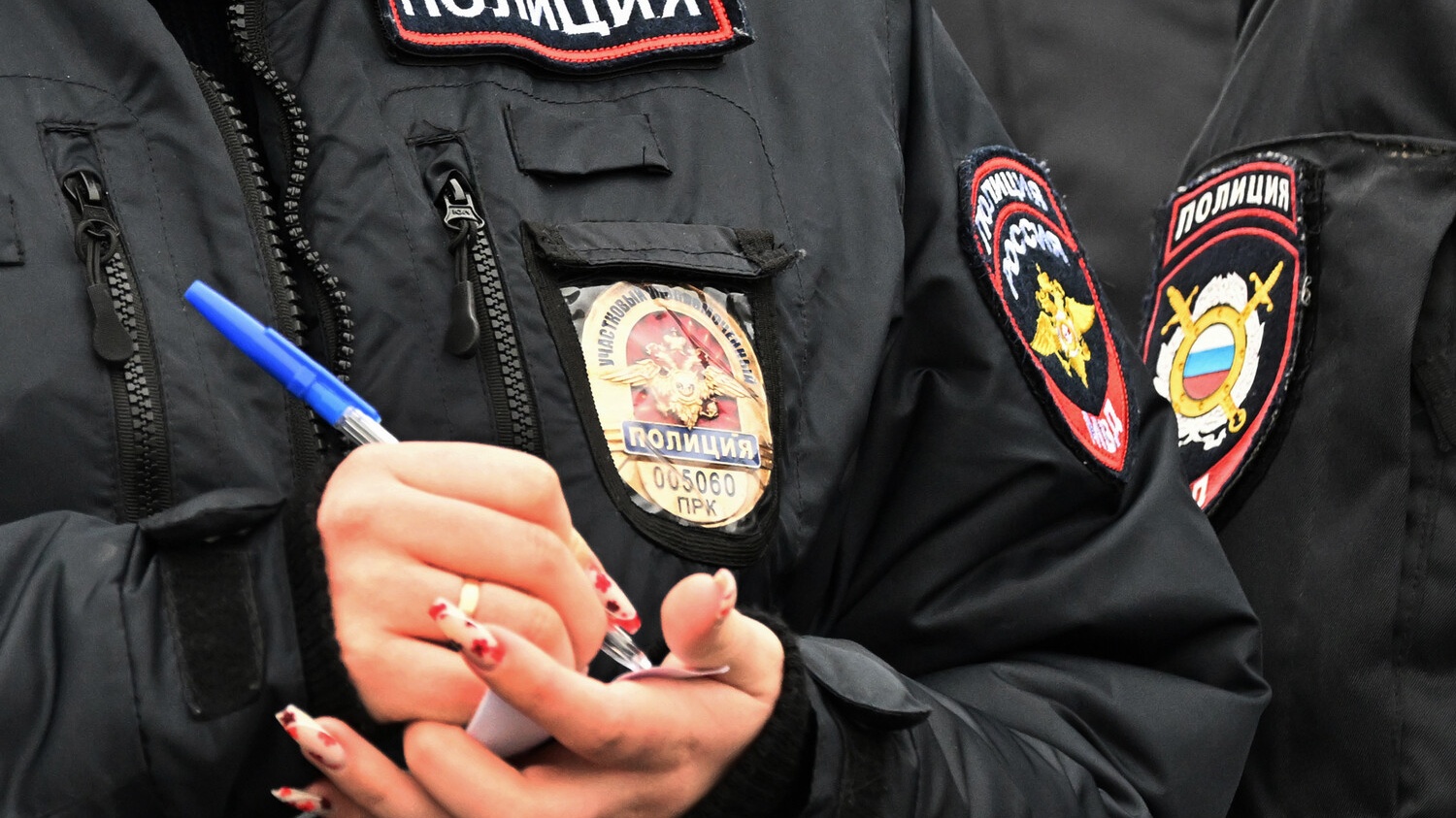 В Уфе женщина избила и искусала полицейского