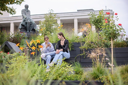 На столичных улицах и площадях проходит фестиваль "Лето в Москве. Сады и цветы"