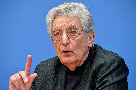 В Германии в возрасте 92 лет умер бывший министр внутренних дел Герхарт Баум